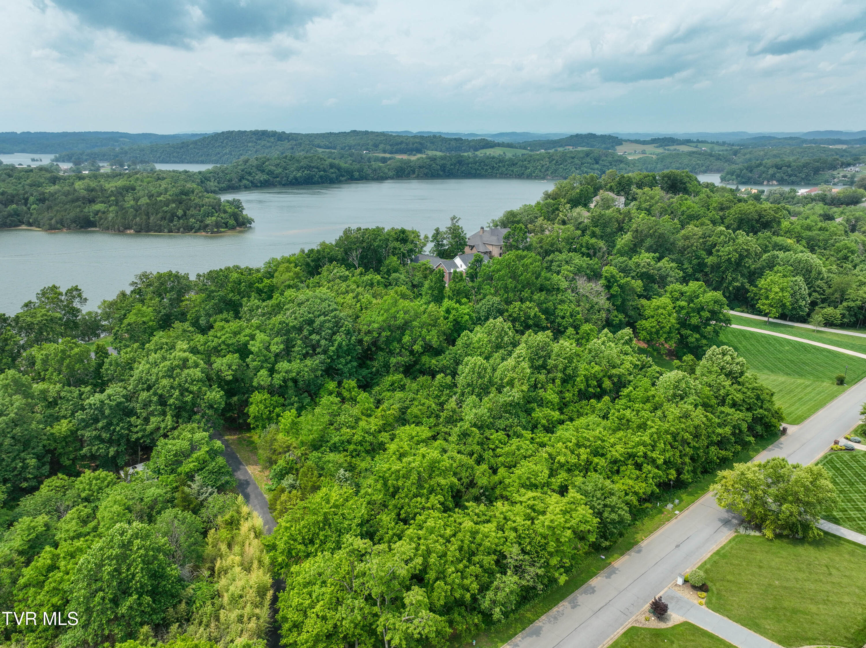 614 Harbor Point Drive, Johnson City, Tennessee image 5