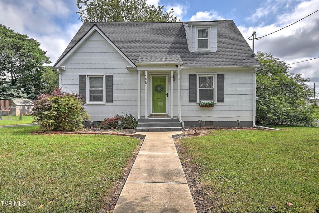 Photo of 1057 Moorland Avenue, Bristol, VA 24201 (MLS # 9984015)