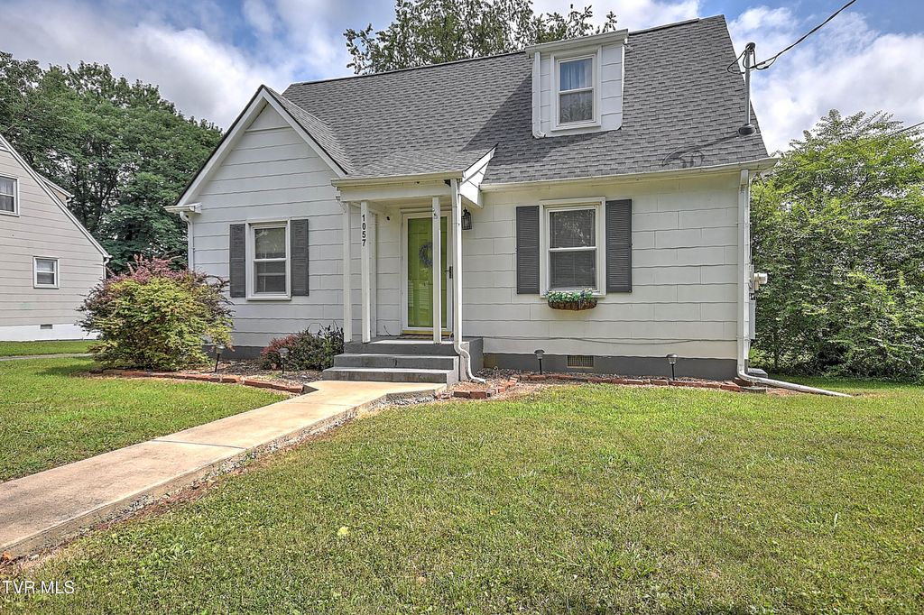 Photo of 1057 Moorland Avenue, Bristol, VA 24201 (MLS # 9984015)