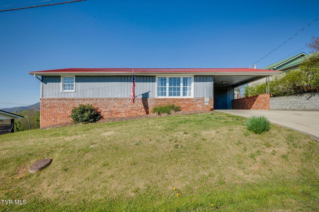 Photo of 408 Claremont Road, Kingsport, TN 37660 (MLS # 9993322)