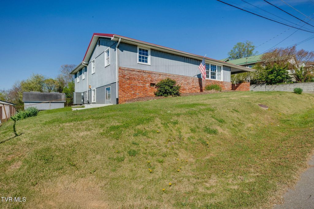 Photo of 408 Claremont Road, Kingsport, TN 37660 (MLS # 9993322)