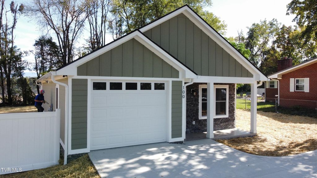 Photo of 100 Virginia Drive Drive, Greeneville, TN 37745 (MLS # 9986534)