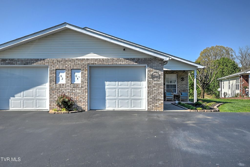 Photo of 904 Cornerstone Court #0, Kingsport, TN 37660 (MLS # 9993525)