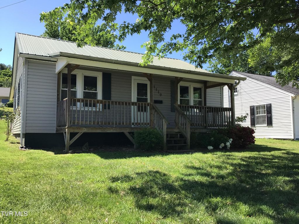Photo of 1119 Forest Street, Greeneville, TN 37743 (MLS # 9990201)