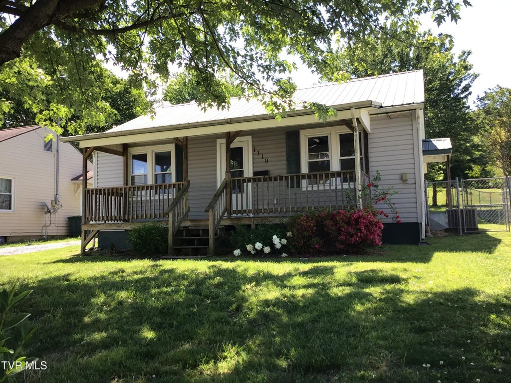 Photo of 1119 Forest Street, Greeneville, TN 37743 (MLS # 9990201)