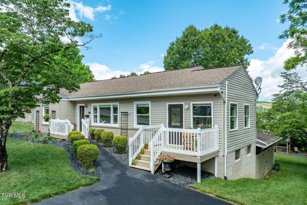 Photo of 487 Kentucky Avenue, Bluff City, TN 37618 (MLS # 9996048)