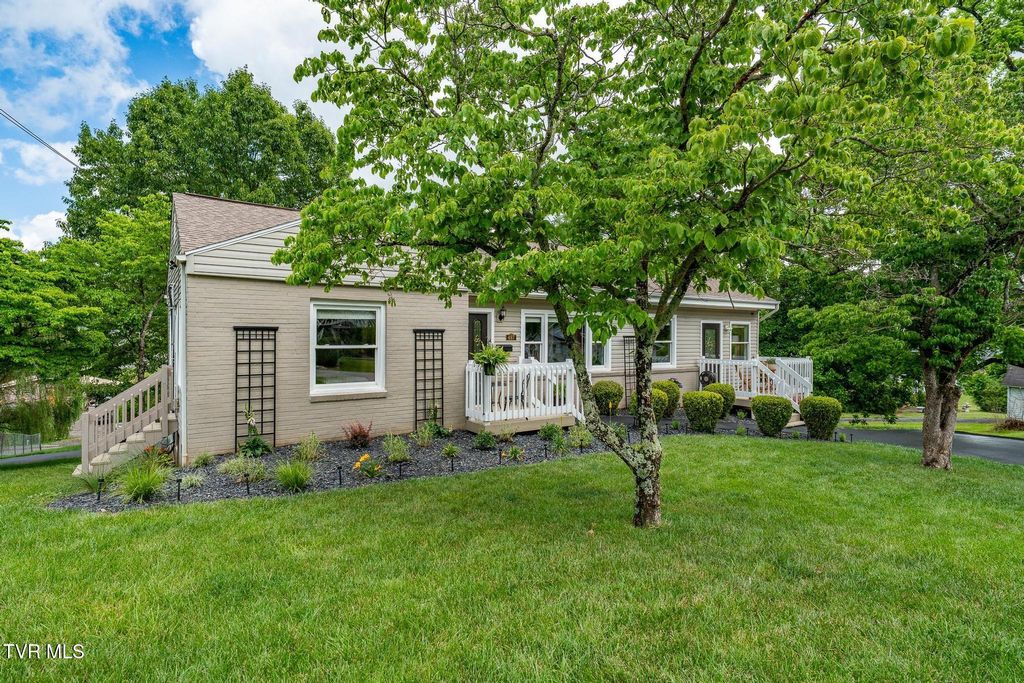 Photo of 487 Kentucky Avenue, Bluff City, TN 37618 (MLS # 9996048)