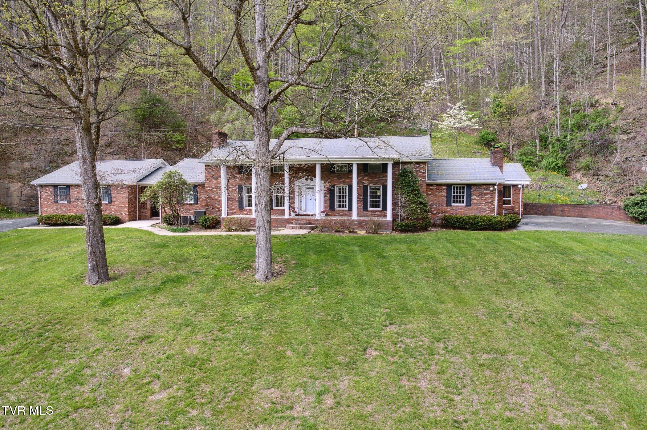5268 River Side Drive, Raven, Virginia image 2