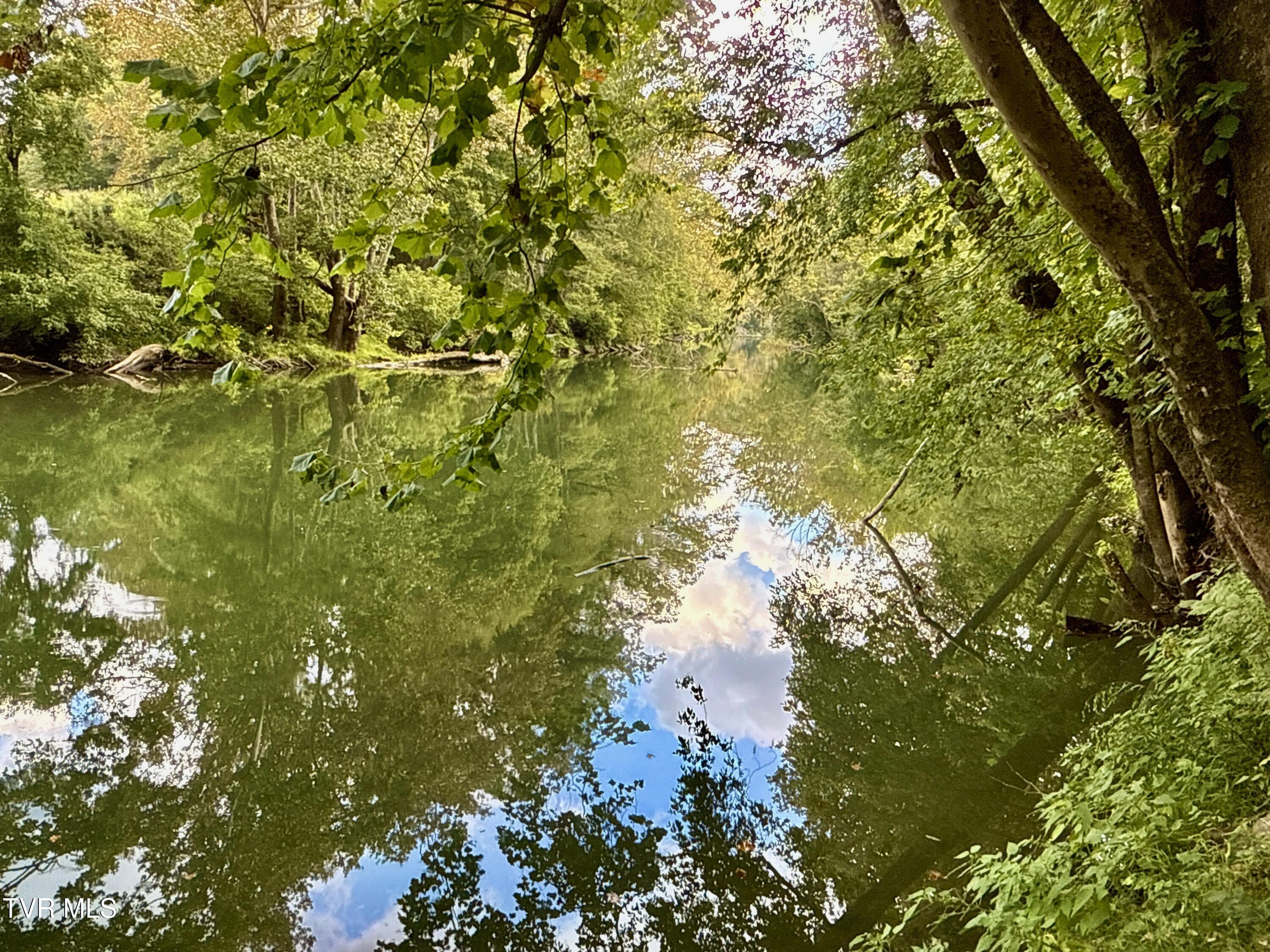 2114 Powell River Rd