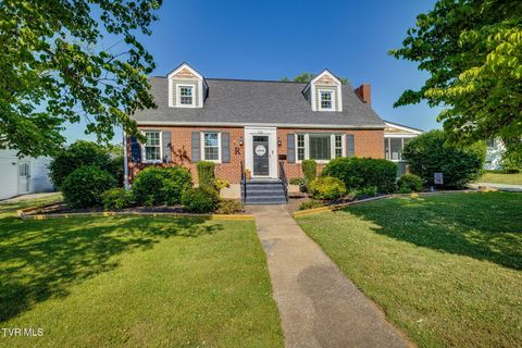 Photo of 824 Fairmont Avenue, Kingsport, TN 37660 (MLS # 9995621)