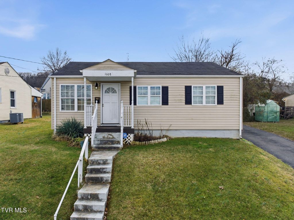 Photo of 1608 Broad Street, Bristol, TN 37620 (MLS # 9990316)