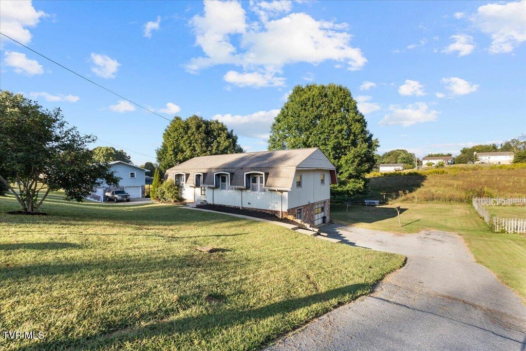 Photo of 1208 Bair Vette Avenue, Johnson City, TN 37604 (MLS # 10001077)