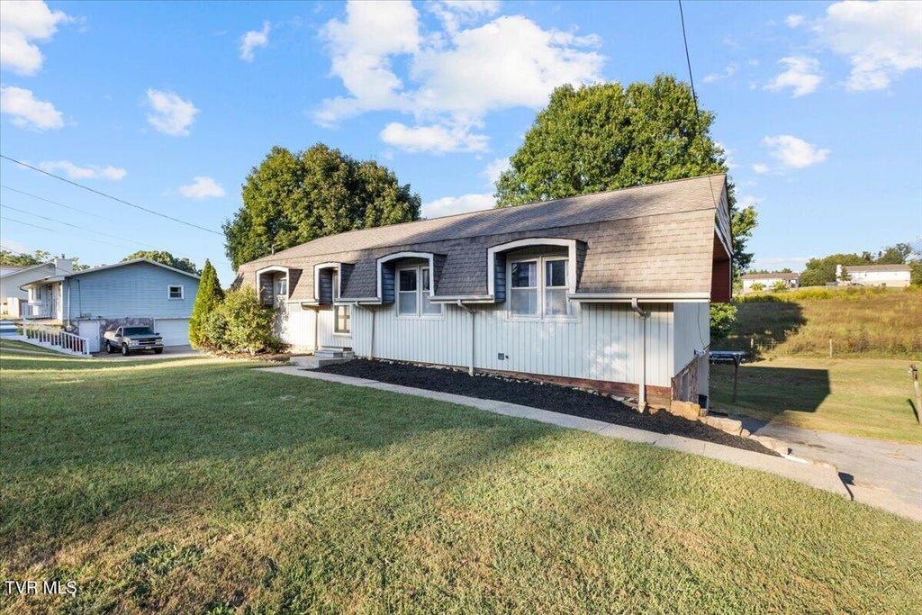 Photo of 1208 Bair Vette Avenue, Johnson City, TN 37604 (MLS # 10001077)