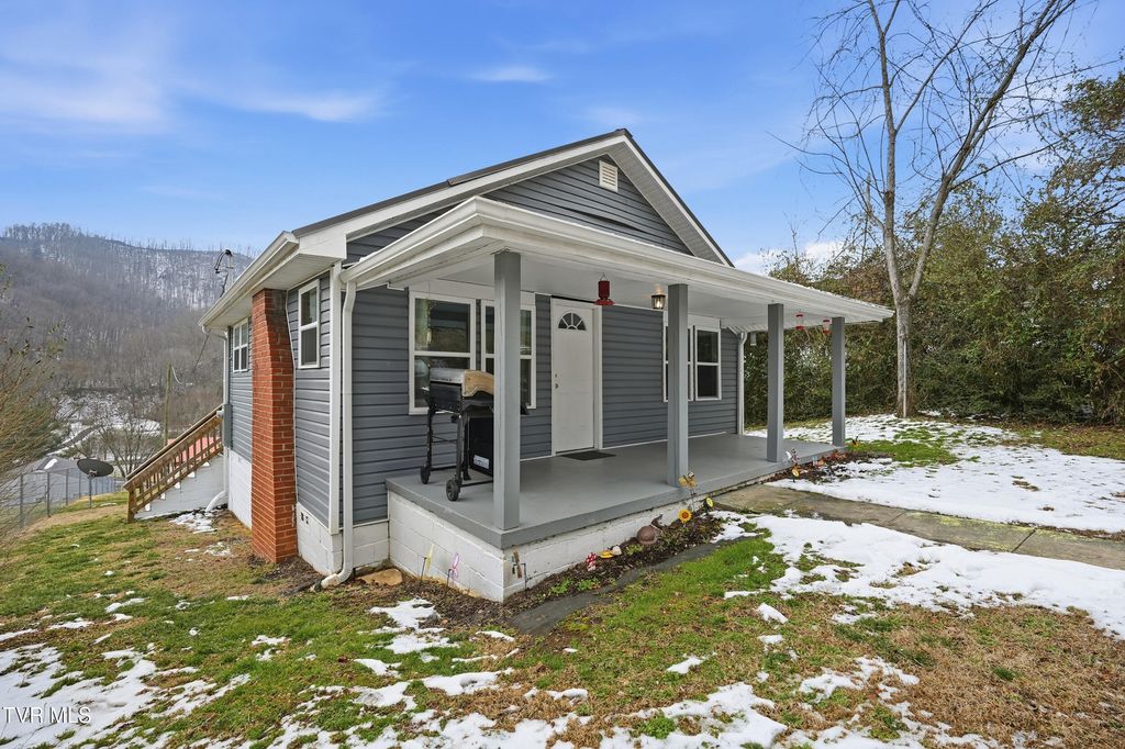 Photo of 327 Highland Street, Gate City, VA 24251 (MLS # 9990875)