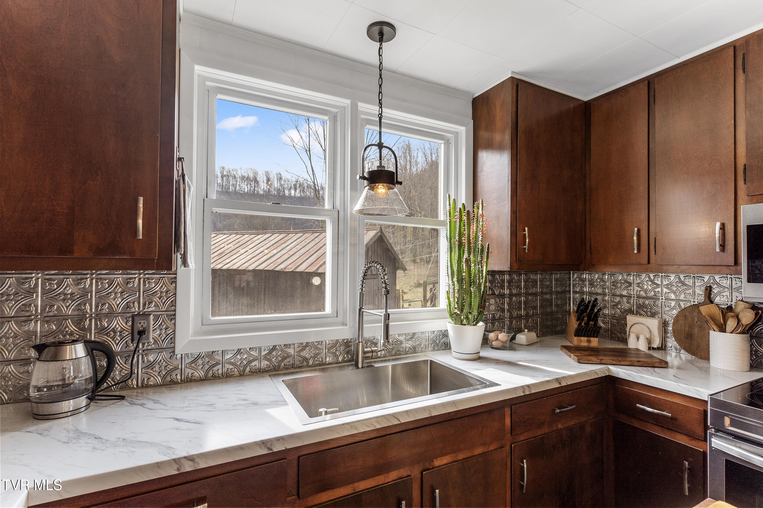 10528 Pine Camp Road, Coeburn, Virginia image 14