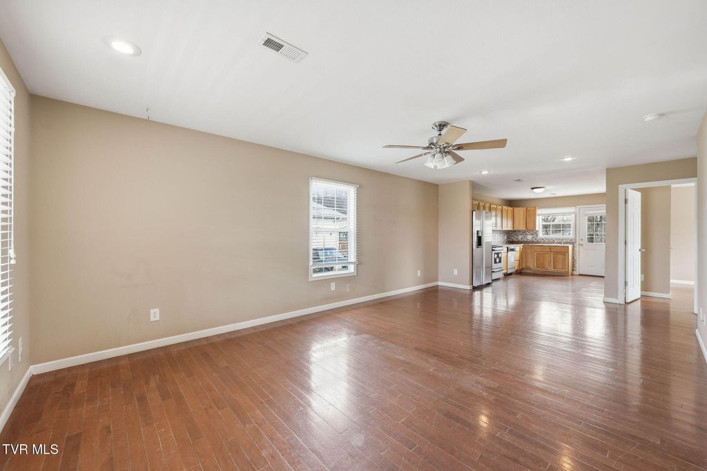 Photo of 814 Roan Street, Elizabethton, TN 37643 (MLS # 9992572)