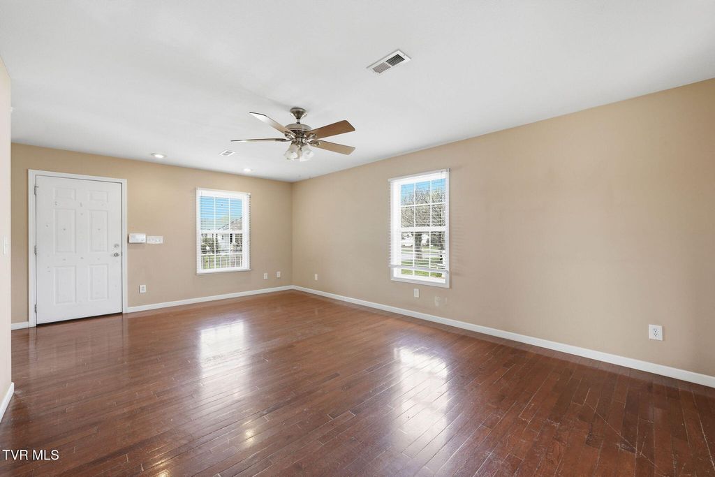 Photo of 814 Roan Street, Elizabethton, TN 37643 (MLS # 9992572)