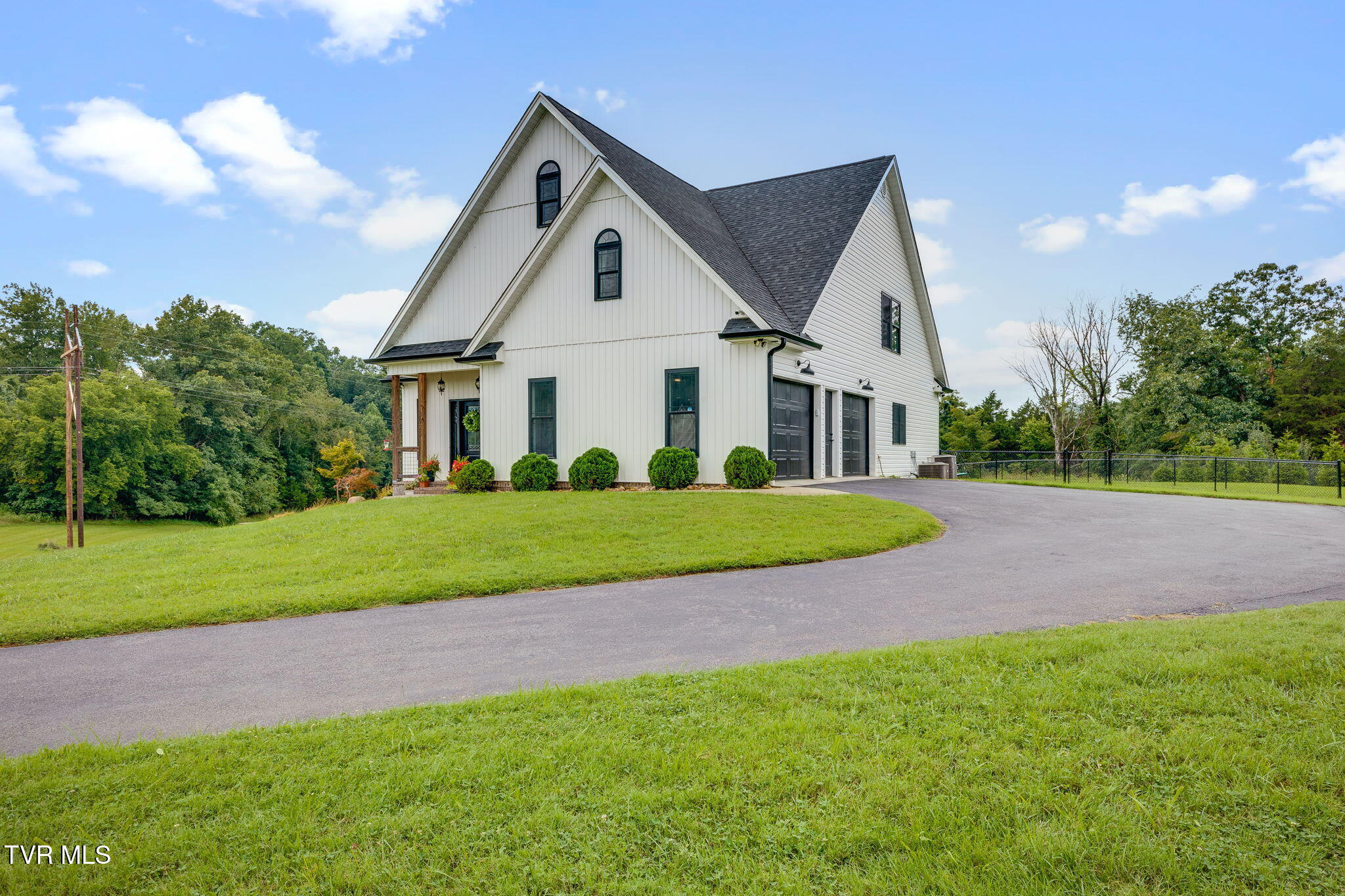 3925 Lake Valley Court