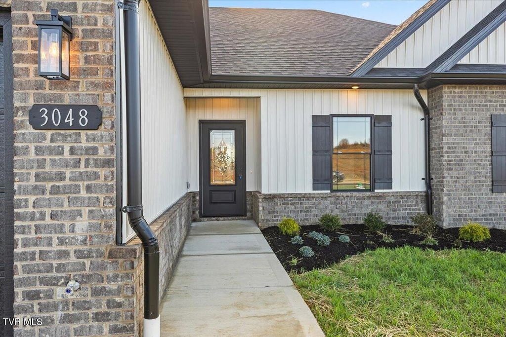 Photo of 3048 Sawgrass Drive, Jonesborough, TN 37659 (MLS # 9989523)