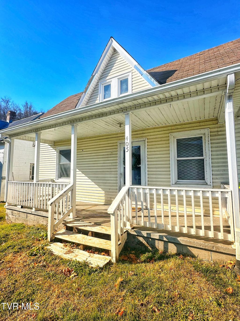 Photo of 405 Main Street, Saltville, VA 24370 (MLS # 9980256)