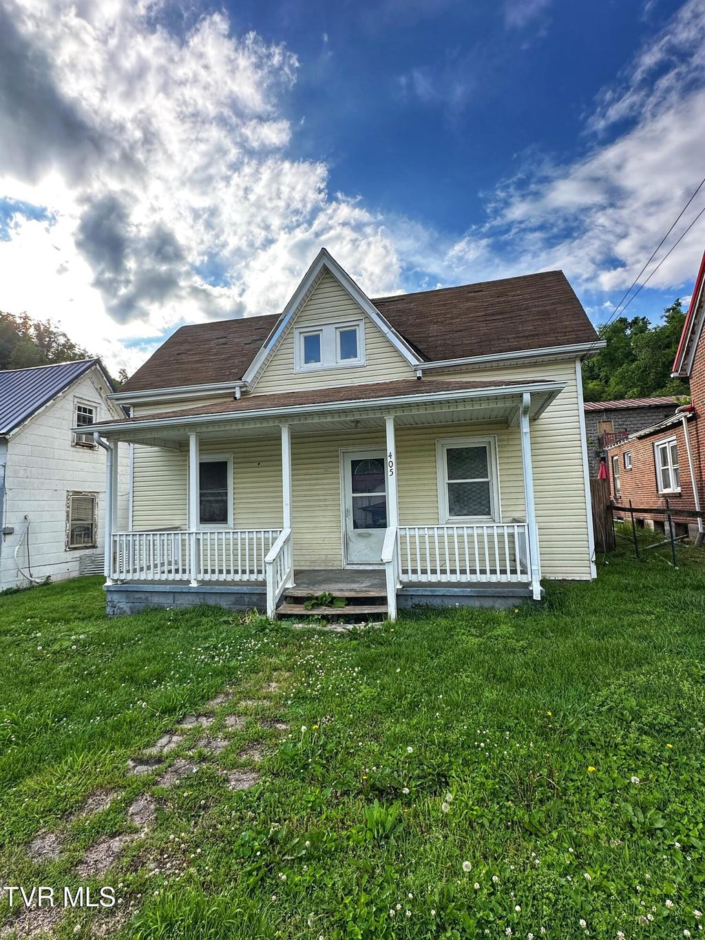 Photo of 405 Main Street, Saltville, VA 24370 (MLS # 9980256)