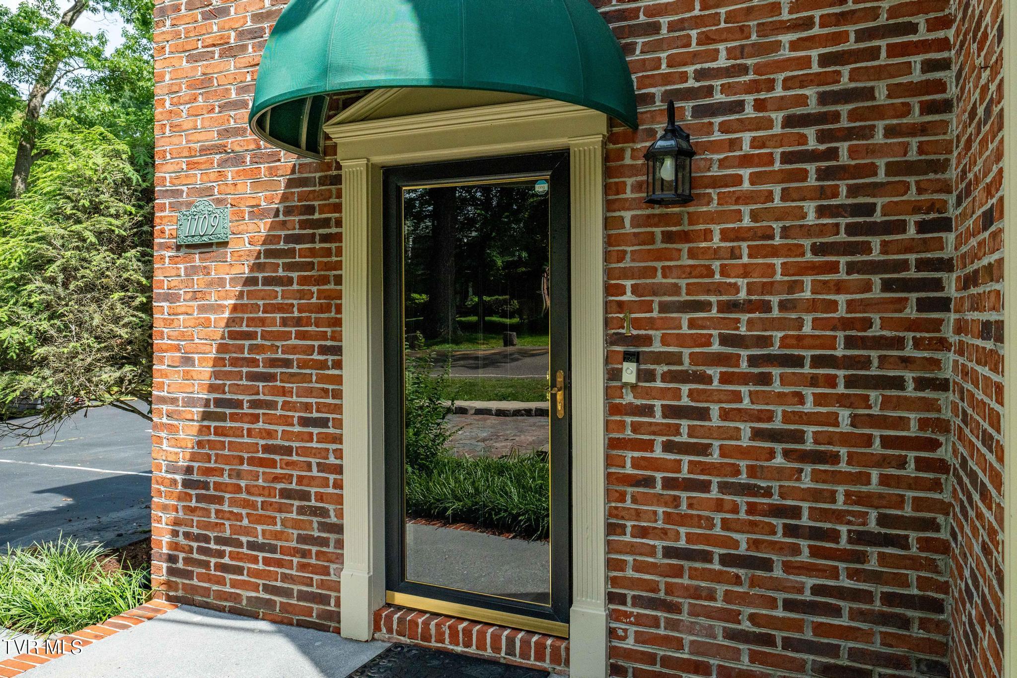 1109 Skyline Drive 1