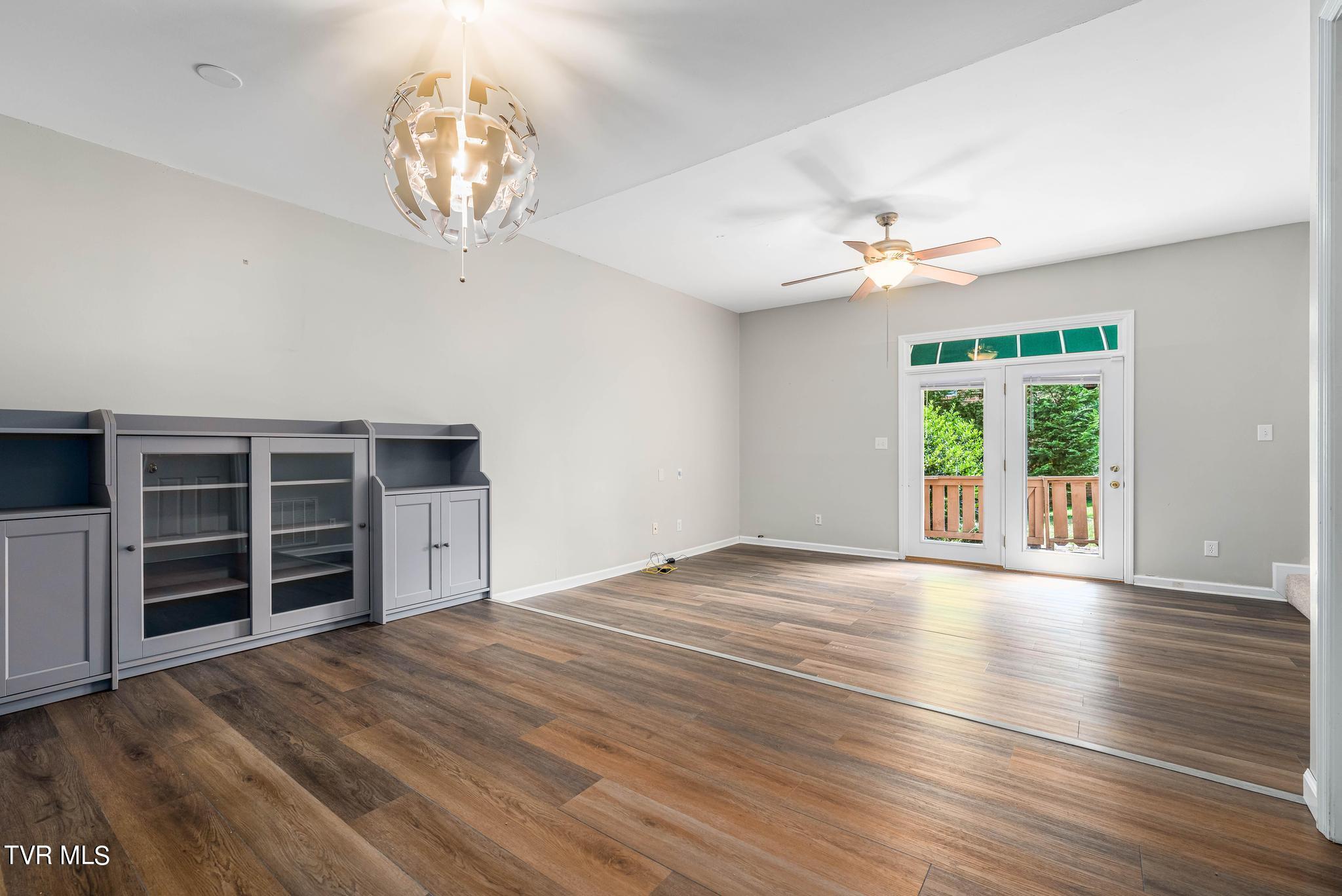 1109 Skyline Drive 1