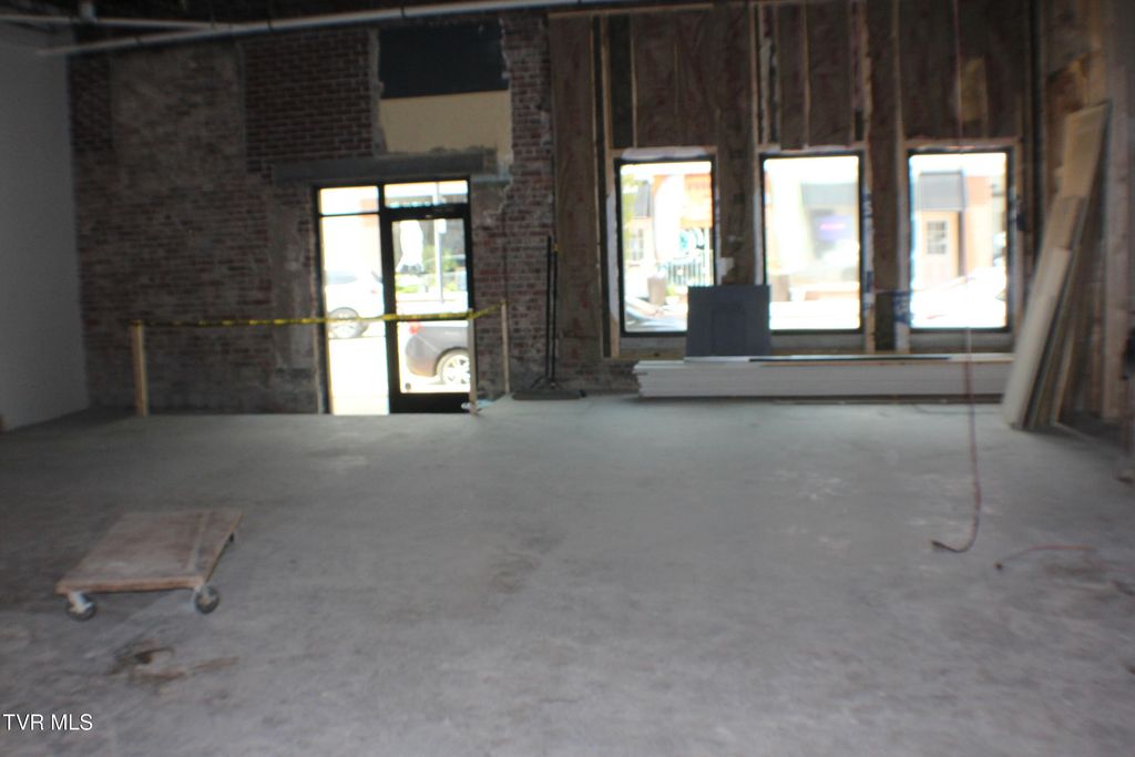 Photo of 329 Commerce Street, Kingsport, TN 37660 (MLS # 9983457)