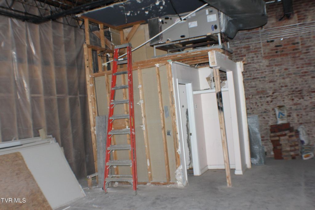 Photo of 329 Commerce Street, Kingsport, TN 37660 (MLS # 9983457)