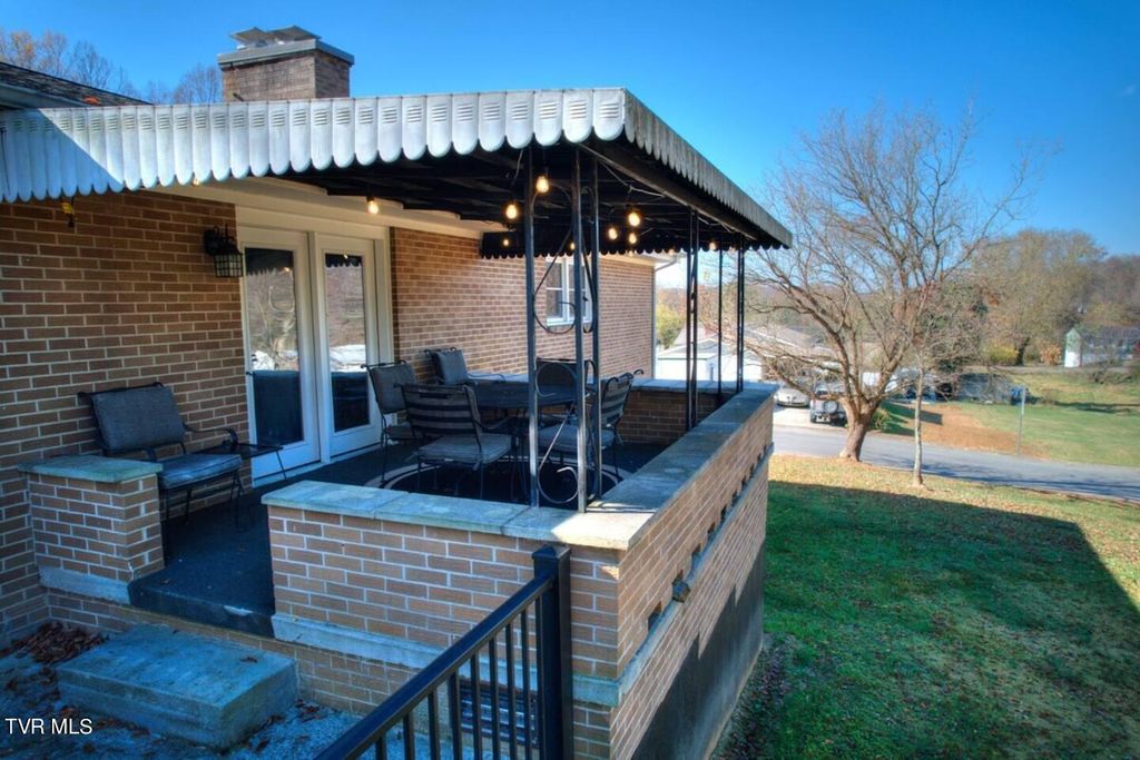 Photo of 201 Springdale Road, Bristol, TN 37620 (MLS # 9985901)
