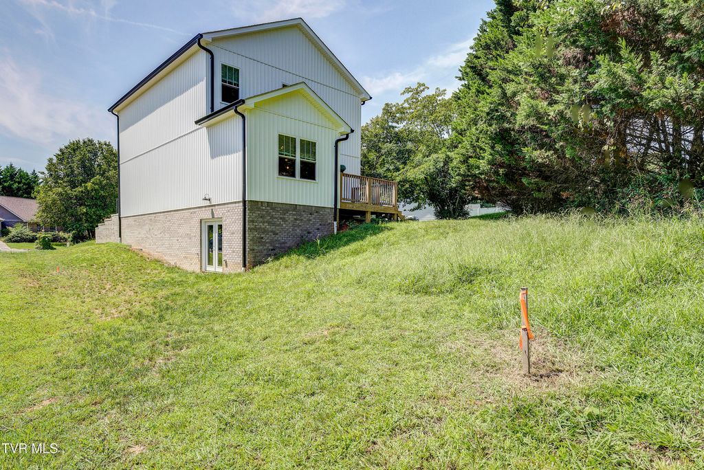 Photo of 872 Ava Drive, Kingsport, TN 37663 (MLS # 9990083)