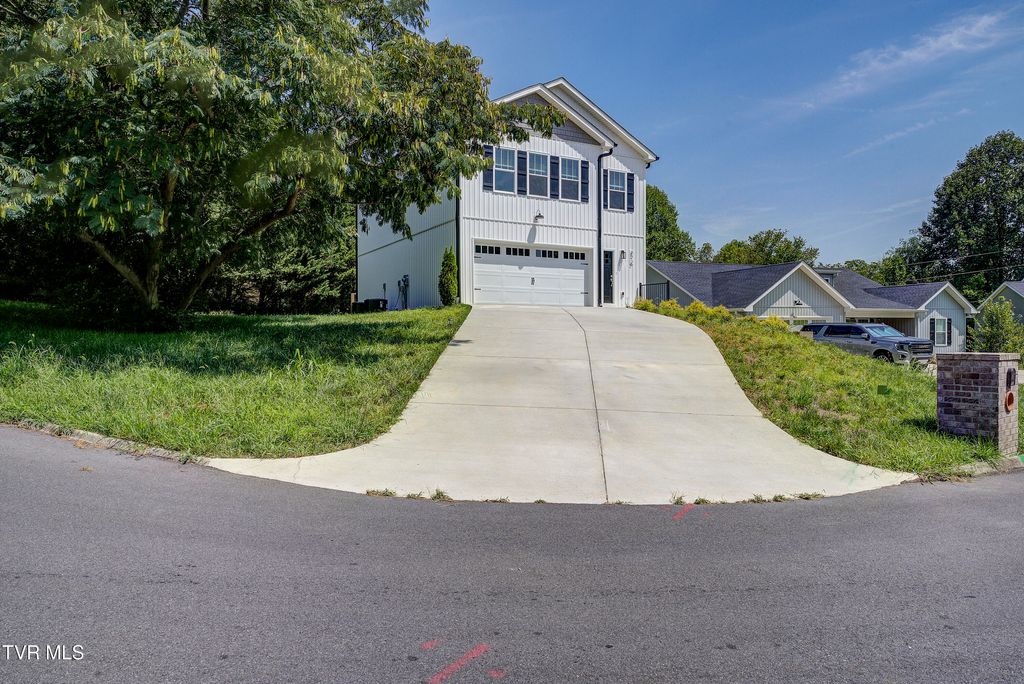 Photo of 872 Ava Drive, Kingsport, TN 37663 (MLS # 9990083)