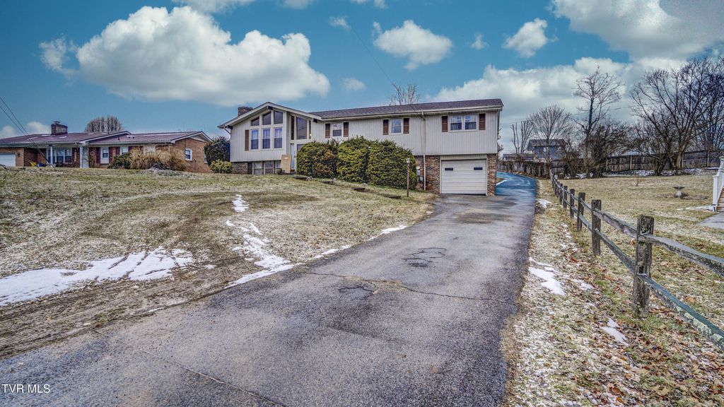 Photo of 341 Belmont Drive, Bristol, TN 37620 (MLS # 9990957)