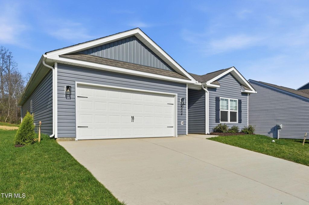 Photo of 686 Saint Andrews Drive Dr, Kingsport, TN 37664 (MLS # 9986769)