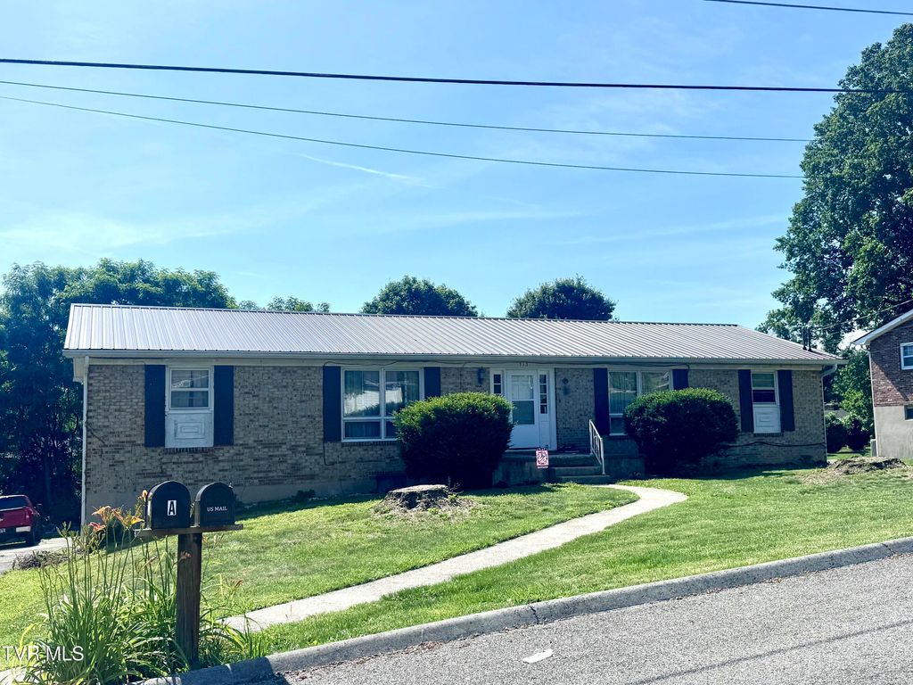 Photo of 312 Brookwood Drive, Bristol, TN 37620 (MLS # 9996072)