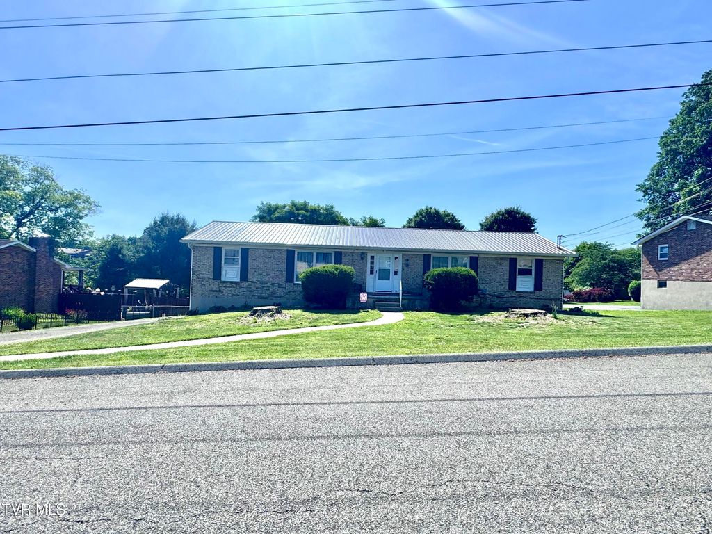 Photo of 312 Brookwood Drive, Bristol, TN 37620 (MLS # 9996072)