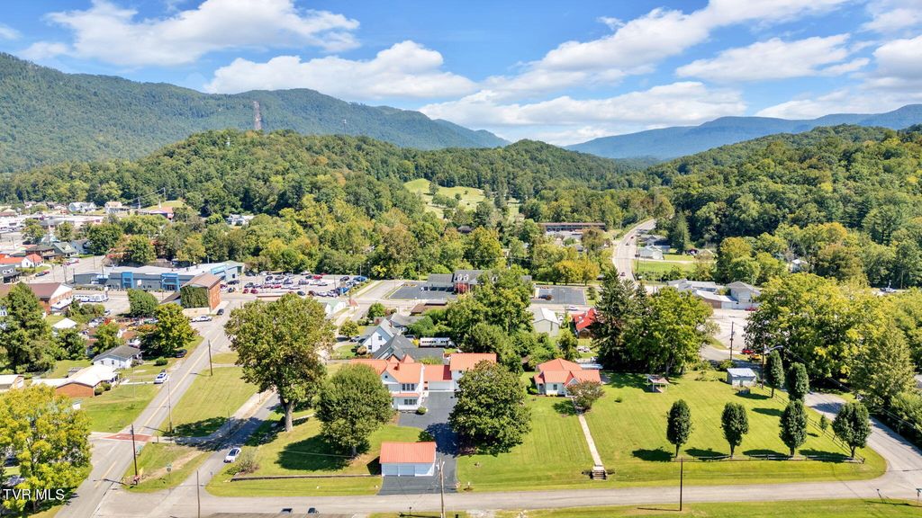 Photo of 308 Pearl Avenue, Big Stone Gap, VA 24219 (MLS # 9986615)