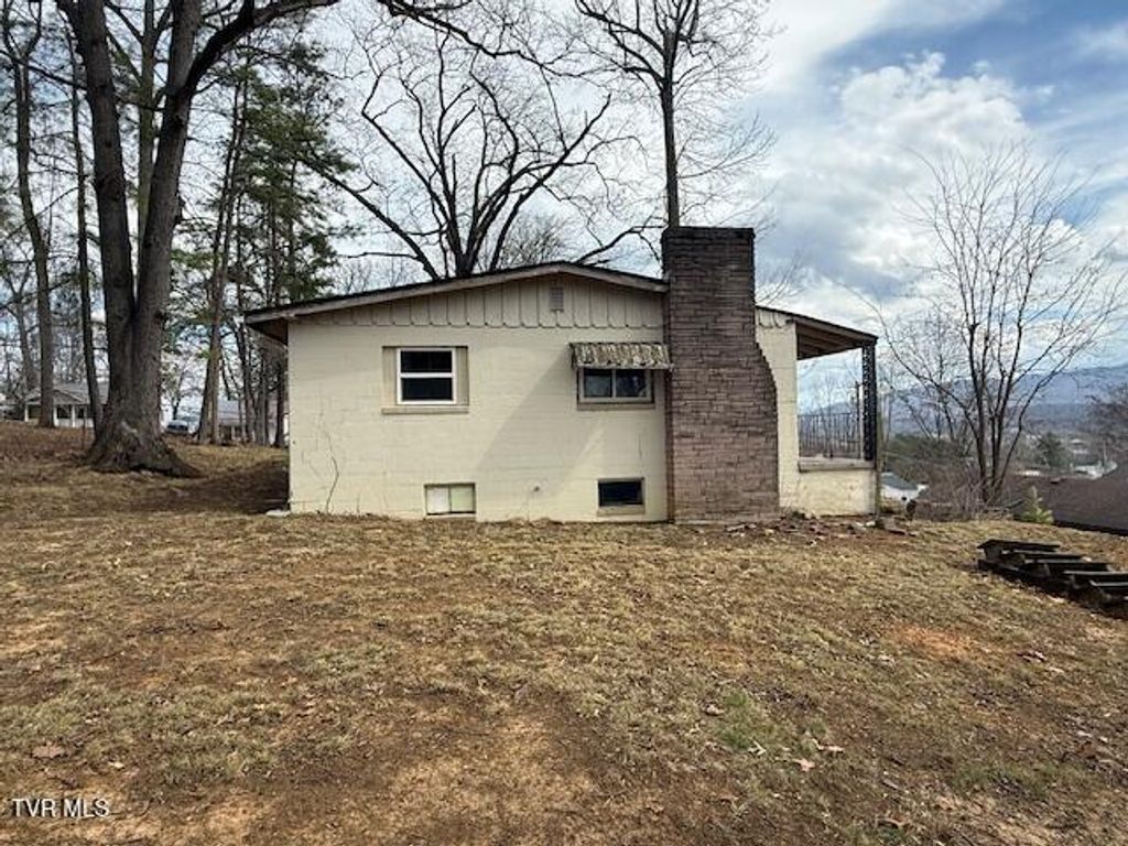 Photo of 607 Barton Street, Johnson City, TN 37604 (MLS # 9991998)