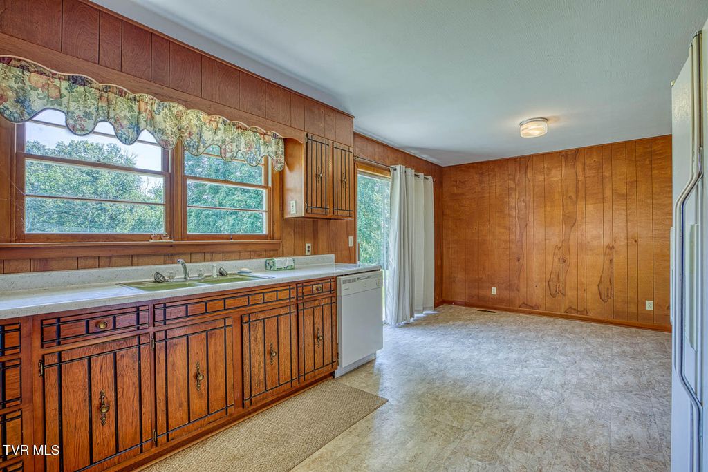 Photo of 426 Johnson Road, Rogersville, TN 37857 (MLS # 9982328)