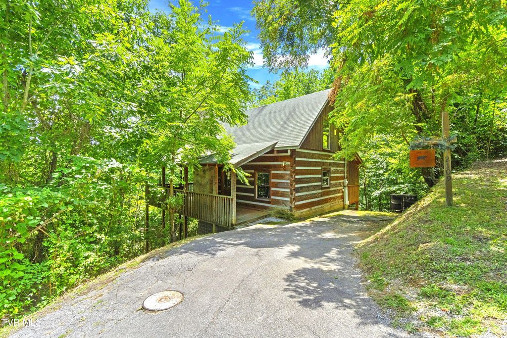 Photo of 2109 Quail Run Way, Sevierville, TN 37876 (MLS # 9983381)