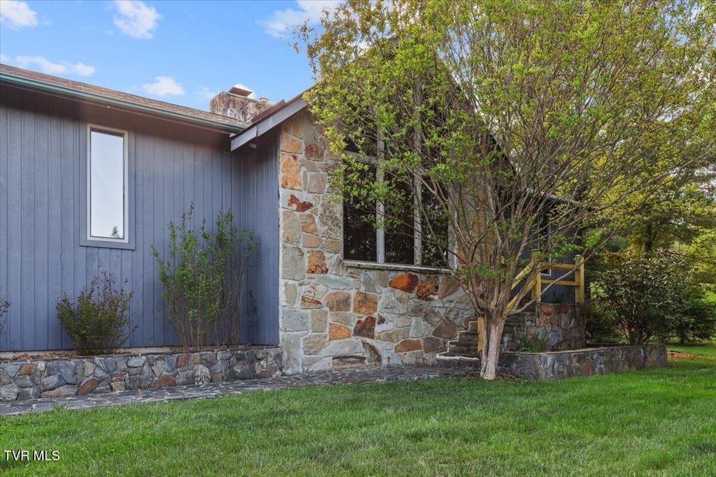 Photo of 1305 Knob Creek Road, Johnson City, TN 37604 (MLS # 9994453)