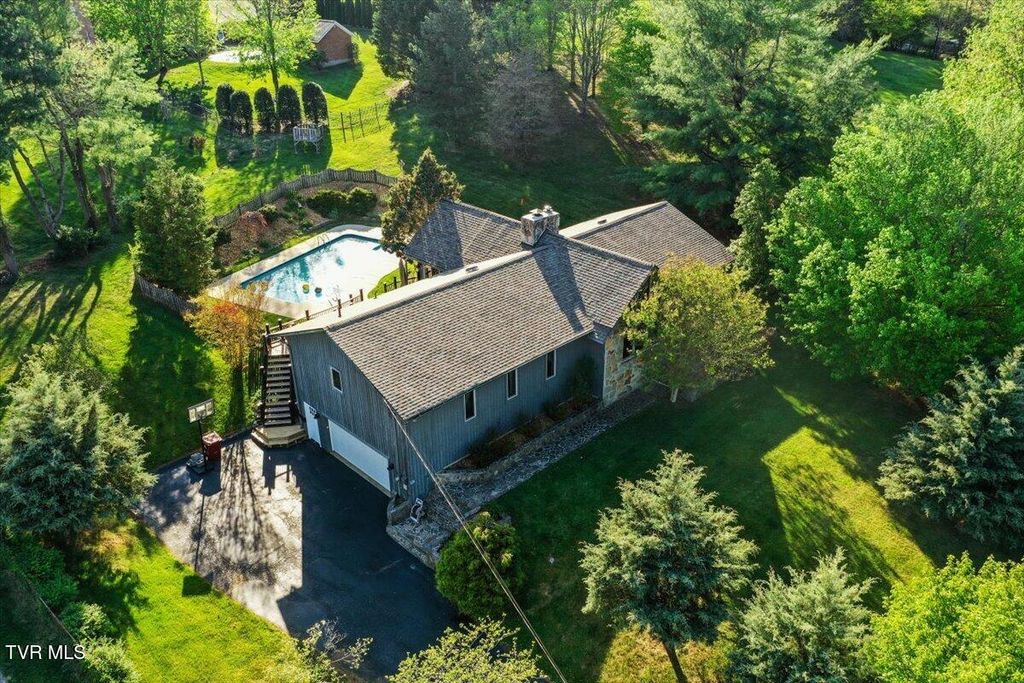 Photo of 1305 Knob Creek Road, Johnson City, TN 37604 (MLS # 9994453)