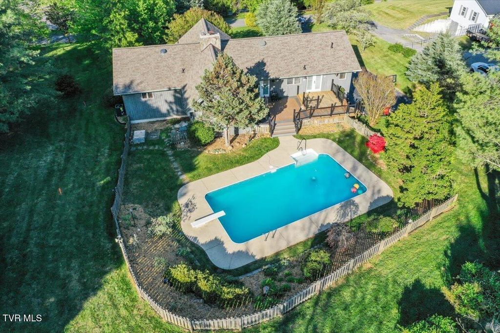 Photo of 1305 Knob Creek Road, Johnson City, TN 37604 (MLS # 9994453)