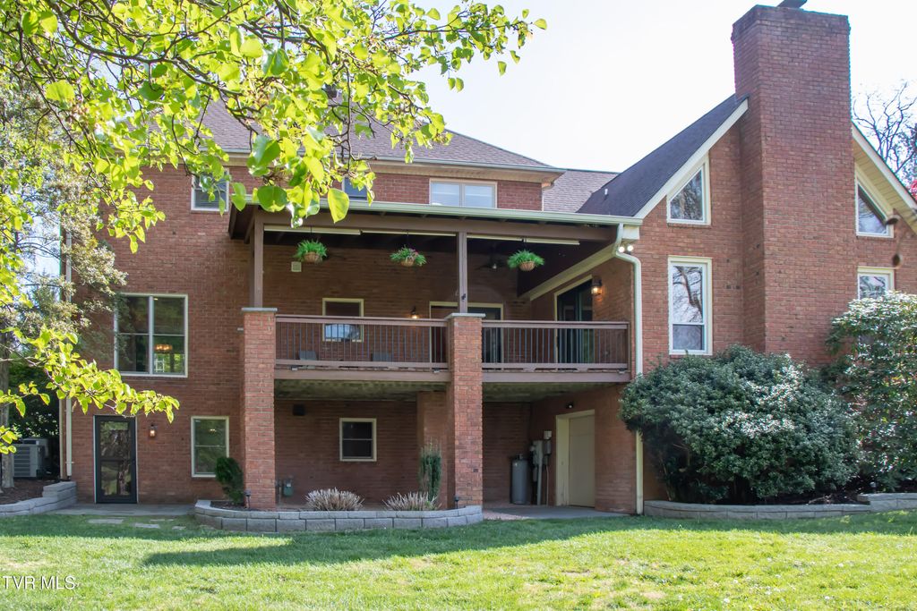 Photo of 64 Fairway Drive, Bristol, TN 37620 (MLS # 9993836)