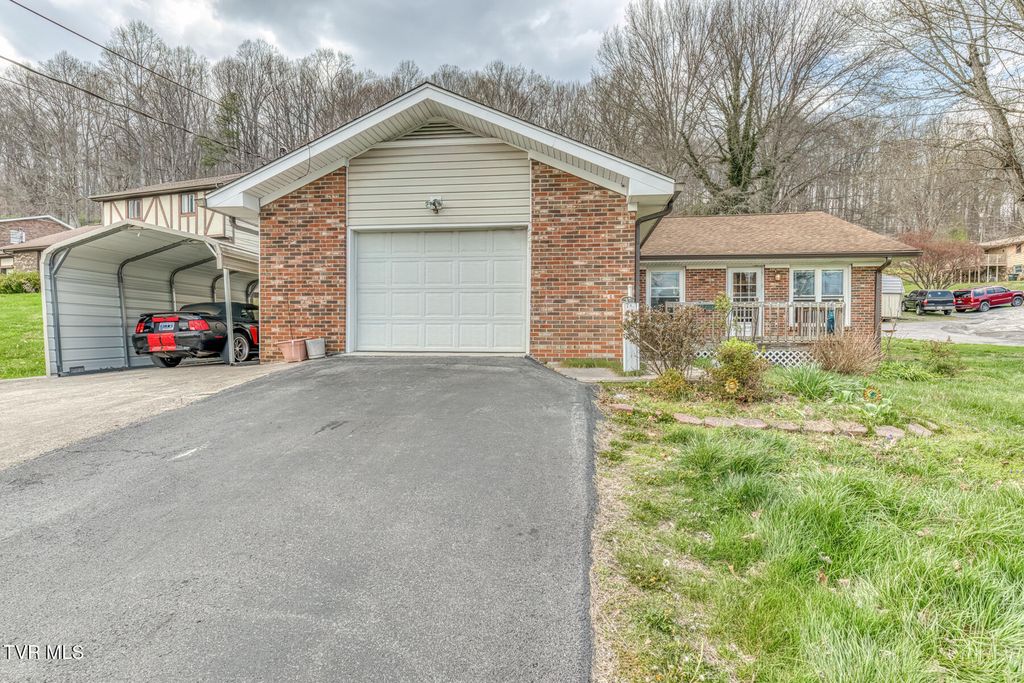 Photo of 220 Hillsboro Drive, Bristol, TN 37620 (MLS # 9992927)