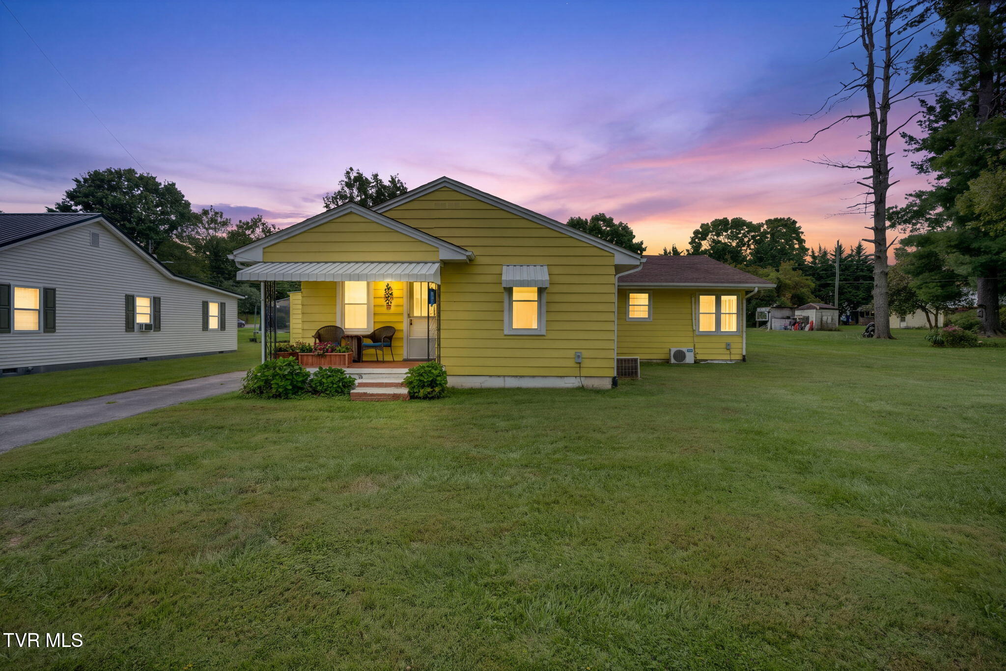 876 Northeast Hillman Highway