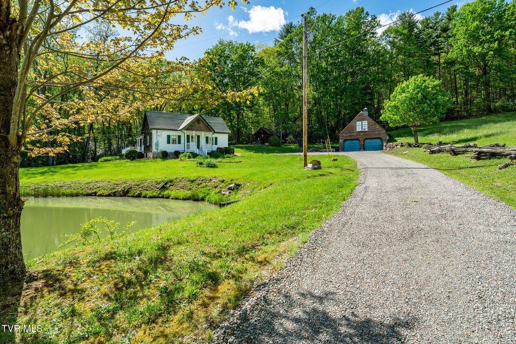Photo of 151 Stonebridge Lane, Mountain City, TN 37683 (MLS # 9995403)