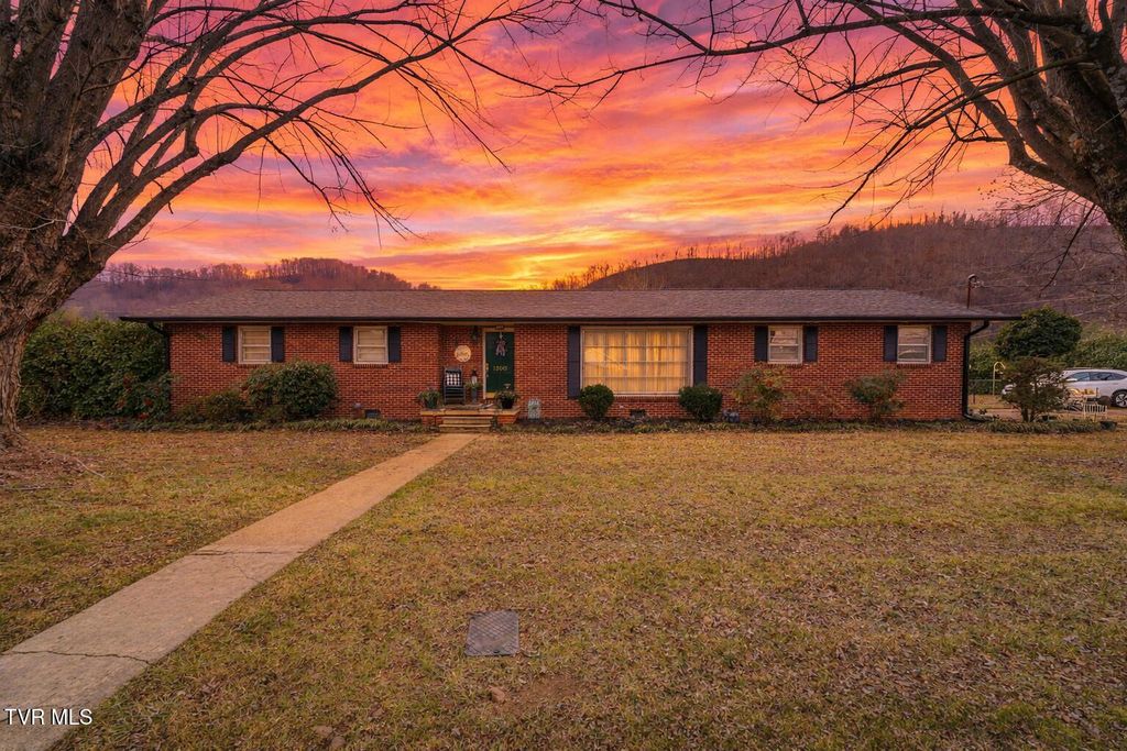 Photo of 1200 Michigan Avenue, Elizabethton, TN 37643 (MLS # 9989842)