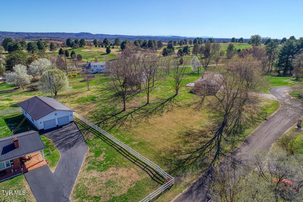 Photo of 52 Par 3 Circle, Rogersville, TN 37857 (MLS # 9983808)