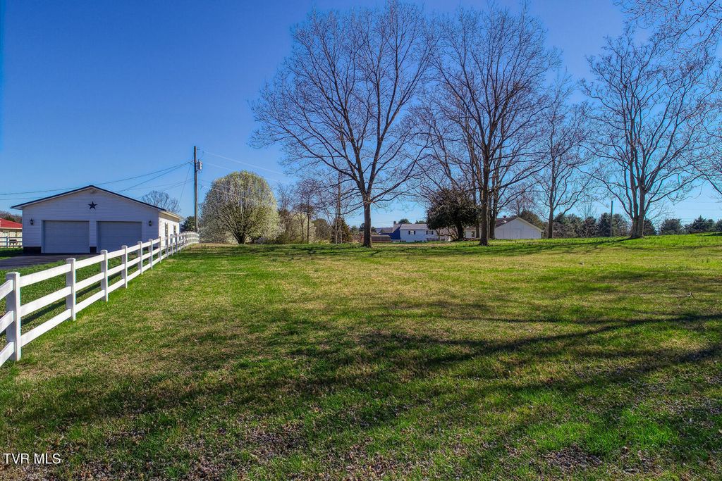 Photo of 52 Par 3 Circle, Rogersville, TN 37857 (MLS # 9983808)